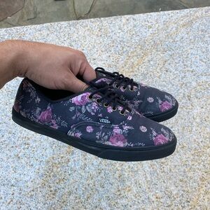 VANS Lowtop Black Floral Shoes Size 5 Men Used